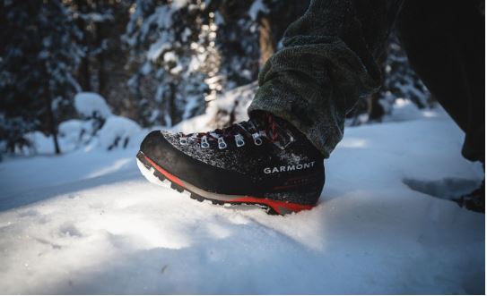 Що потрібно взяти з собою в похід взимку: трекінгове взуття